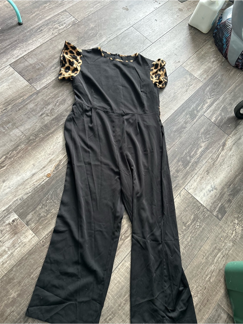 Black Jumpsuit with Leopard Cap Sleeves size Large  🆕  Pat1